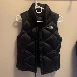 North face Women’s 550 Black Vest Size XS